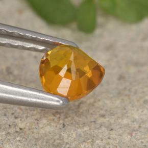 Clinoumite Giallo-arancione naturale da 0.46 ct, Forma a pera, VS-SI