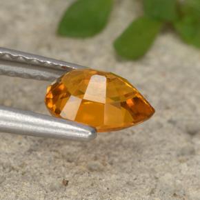 Clinoumite Giallo-arancione naturale da 0.70 ct, Forma a pera, VS-SI