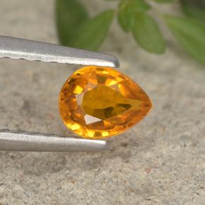 Clinoumite Giallo-arancione naturale da 0.37 ct, Forma a pera, VS-SI
