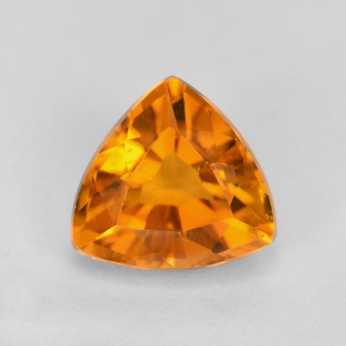 Clinohumite naturale arancione da 0,59 ct, trillion, VS