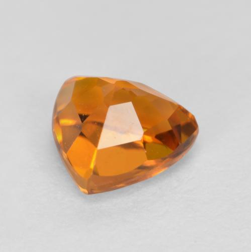 Clinohumite naturale arancione da 0,59 ct, trillion, VS