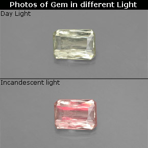 Diasporo cangiante naturale  da 0,73 ct, taglio smeraldo, SI
