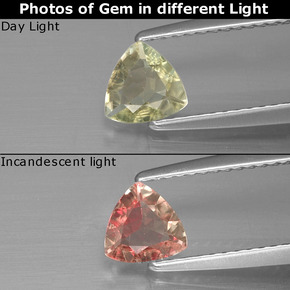 Diasporo cangiante naturale  da 0,45 ct, trillion, VVS-VS