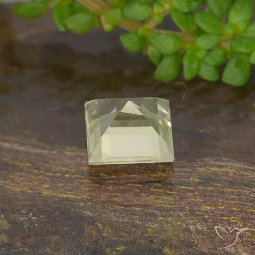 Diaspro cangiante Giallo pallido naturale da 0.59 ct, Quadrato, VVS-VS