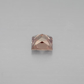 Granato cangiante Rosato a rosso-rosa naturale da 0.54 ct, Quadrato, VVS-VS
