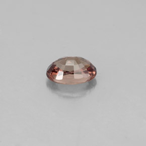 Granato cangiante Rosa a rosso marroncino naturale da 0.71 ct, Taglio ovale, VVS-VS