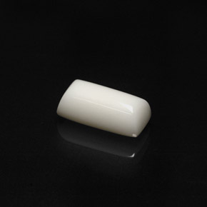 Corallo naturale bianco da 2,76 ct, baguette, opaco