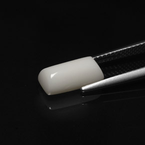 Corallo naturale bianco da 2,76 ct, baguette, opaco