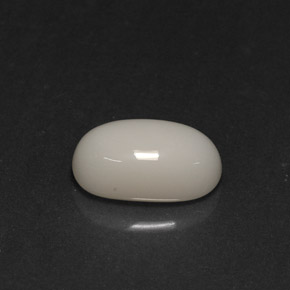 Corallo naturale bianco da 2,78 ct, taglio ovale, opaco