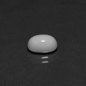 Corallo naturale bianco da 1,70 ct, taglio ovale, opaco