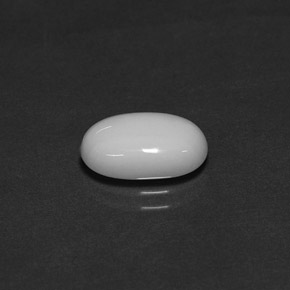 Corallo naturale bianco da 2,27 ct, taglio ovale, opaco