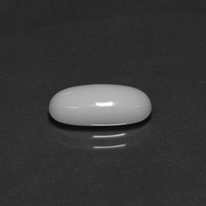 Corallo naturale bianco da 2,29 ct, taglio ovale, opaco