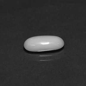 Corallo naturale bianco da 1,82 ct, taglio ovale, opaco