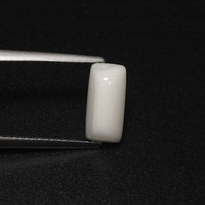 Corallo naturale bianco da 1,98 ct, baguette, opaco