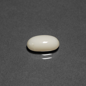 Corallo naturale bianco da 1,84 ct, taglio ovale, opaco