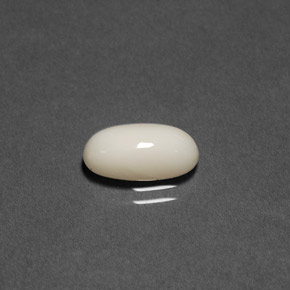 Corallo naturale bianco da 2,02 ct, taglio ovale, opaco