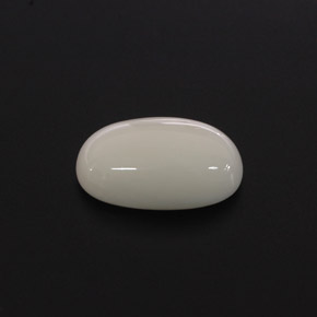 Corallo naturale bianco da 2,37 ct, taglio ovale, opaco