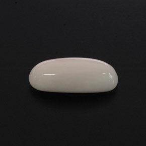 Corallo naturale bianco da 2,28 ct, taglio ovale, opaco