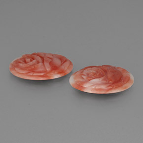 Corallo naturale bicolore da 5,09 ct, forma fantasia, opaco