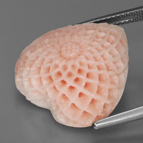 Corallo naturale rosa da 22,67 ct, a forma di cuore, opaco
