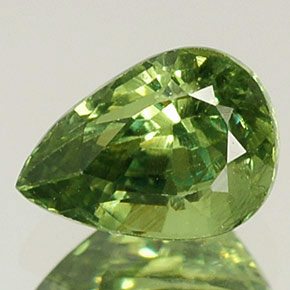 Granato demantoide naturale verde da 0,76 ct, taglio a pera, VS-SI