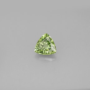 Granato demantoide naturale verde da 0,77 ct, trillion, VS