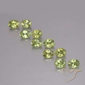 Gemme di Granato demantoide Caldo terroso verde naturale da 2.65 ct, Ovale, VS