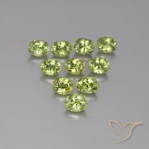 Gemme di Granato demantoide Medium Light Green naturale da 2.84 ct, Ovale, VS