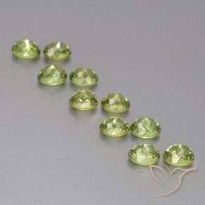 Gemme di Granato demantoide Medium Light Green naturale da 2.84 ct, Ovale, VS