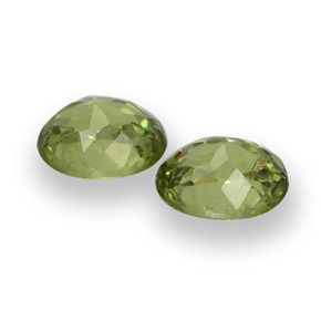 Granato demantoide naturale verde da 0,93 ct, taglio ovale, VS