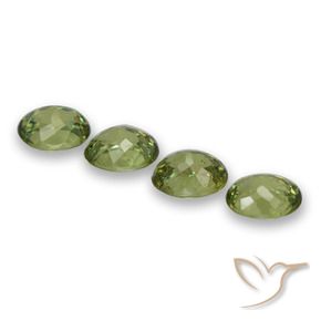 Gemme di Granato demantoide Verde foresta chiaro naturale da 1.57 ct, Ovale, VS