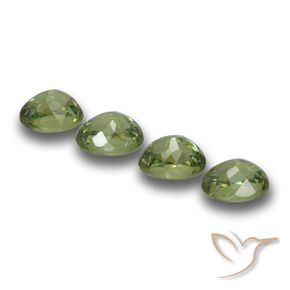 Gemme di Granato demantoide Verde foresta chiaro naturale da 1.32 ct, Ovale, VS