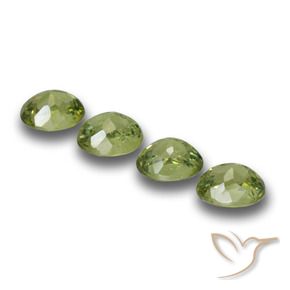 Gemme di Granato demantoide Verde foresta chiaro naturale da 1.33 ct, Ovale, VS