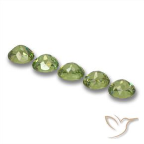 Gemme di Granato demantoide Verde foresta chiaro naturale da 1.89 ct, Ovale, VS