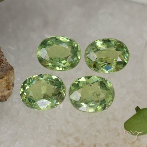1.75ctw Naturale Verde medio Granato demantoide, Ovale, VS