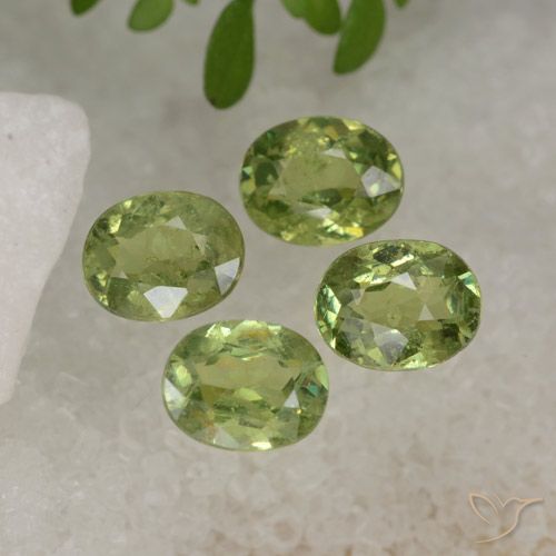 1.74ctw Naturale Verde chiaro Granato demantoide, Ovale, VS