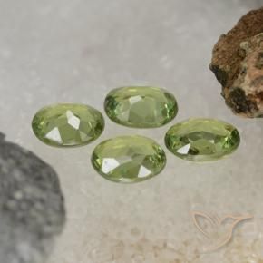 Gemme di Granato demantoide Verde caldo naturale da 1.54 ct, Ovale, VS