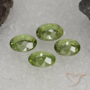 Gemme di Granato demantoide Verde scuro naturale da 1.81 ct, Ovale, VS