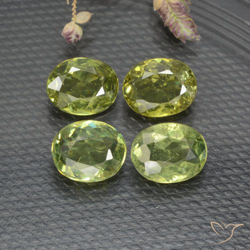 1.43ctw Naturale Verde caldo Granato demantoide, Ovale, VS