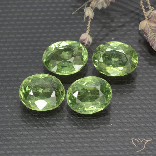 1.50ctw Naturale Verde caldo Granato demantoide, Ovale, VS