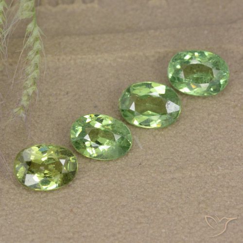 2.25ctw Naturale Verde caldo Granato demantoide, Ovale, VS