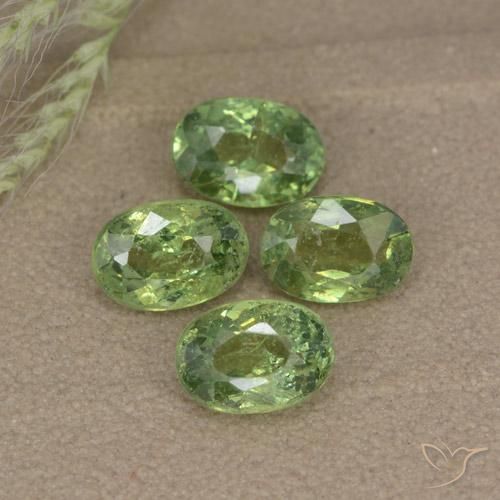 Gemme di Granato demantoide Verde medio naturale da 2.74 ct, Ovale, VS