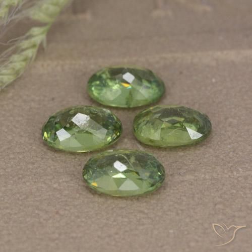 Gemme di Granato demantoide Verde medio naturale da 2.74 ct, Ovale, VS
