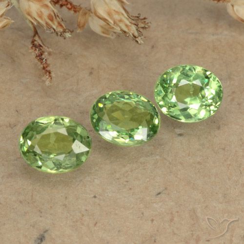 0.88ctw Naturale Pera Verde Granato demantoide, Ovale, VS-SI