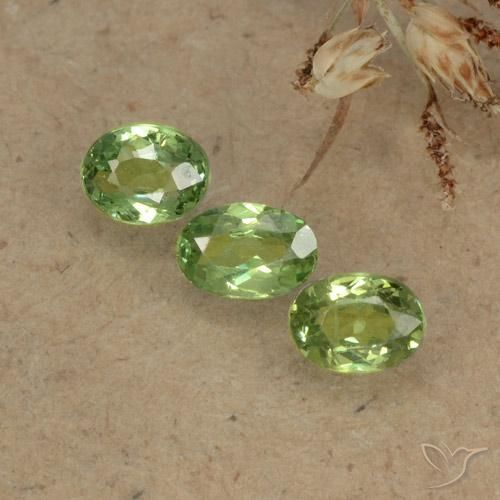 0.71ctw Naturale Verde caldo Granato demantoide, Ovale, VS-SI
