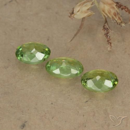 Gemme di Granato demantoide Verde caldo naturale da 0.71 ct, Ovale, VS-SI