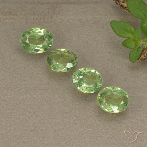 1.28ctw Naturale Pera Verde Granato demantoide, Ovale, VS-SI