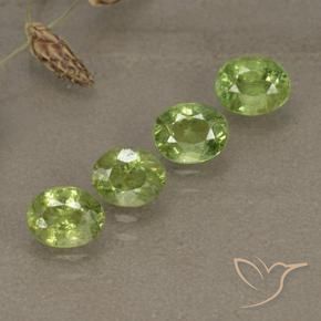 Gemme di Granato demantoide Verde chiaro e vivace naturale da 2.04 ct, Ovale, VS-SI