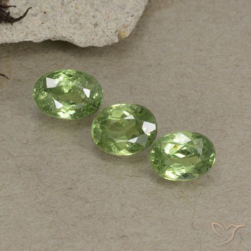 1.55ctw Naturale Verde caldo Granato demantoide, Ovale, VS-SI
