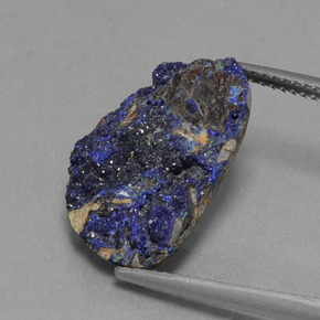 Drusa di azzurrite naturale blu da 6,58 ct, forma fantasia, opaco